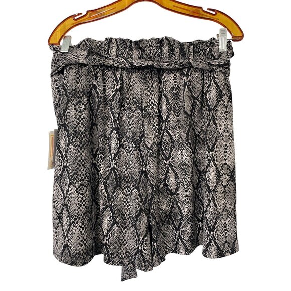 LuLaRoe Ella Paper Bag Shorts Size Large Belted Pull On Snakeskin Print Gray NEW - Picture 3 of 9